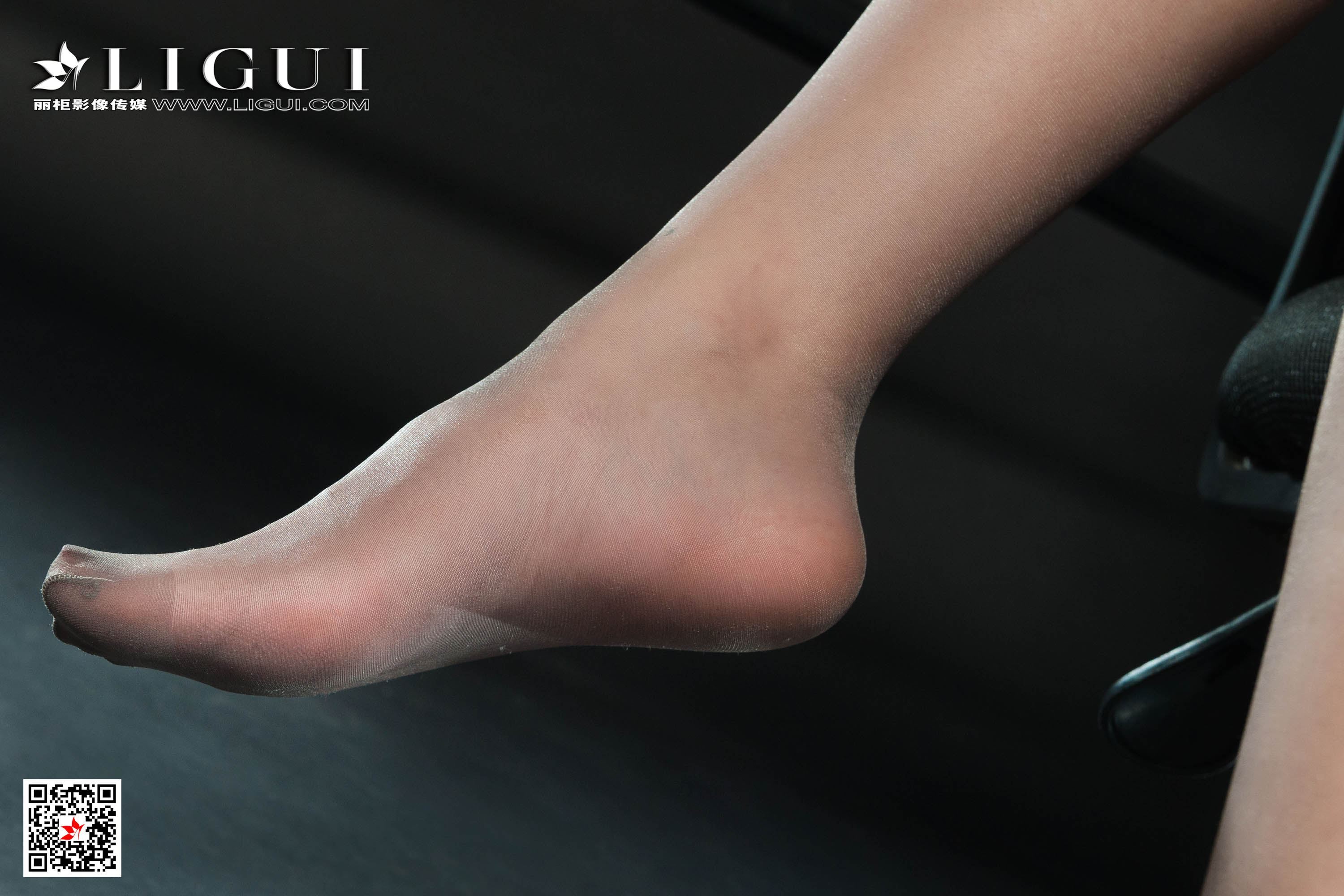 Ligui丽柜  2020.11.16《寂寞的职员》芒果